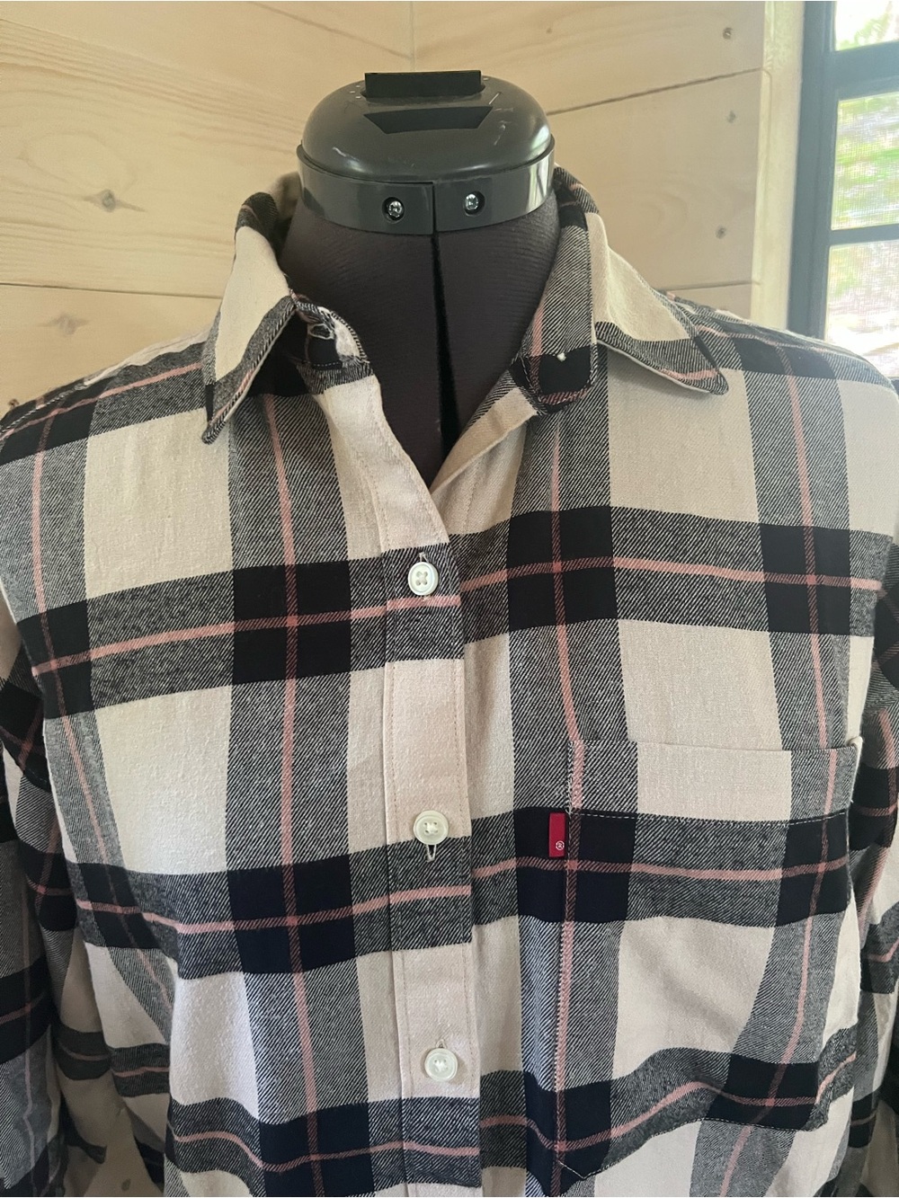 Women’s Levi’s Plaid Button-Up Shirt in Cream and Black